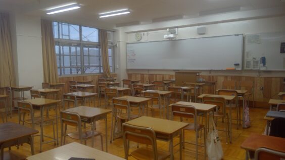 木版が取り付けられた壁のアップ