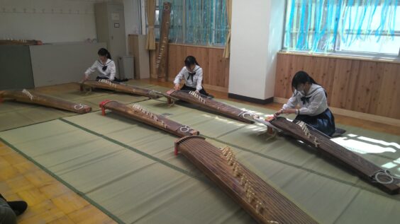 筝曲部 演奏会の様子