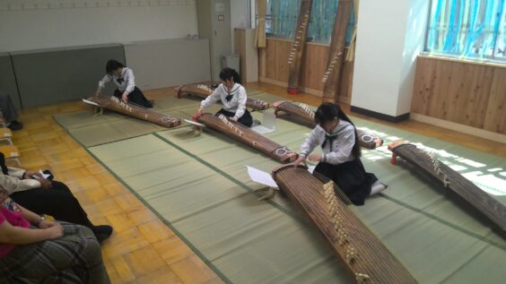 演奏後の筝曲部員