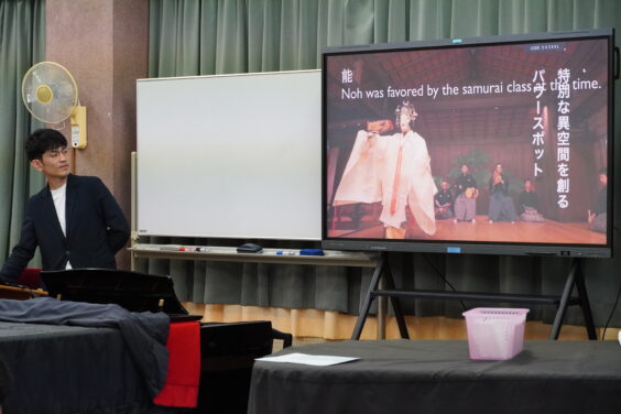 秩父屋台囃子を体験する様子1