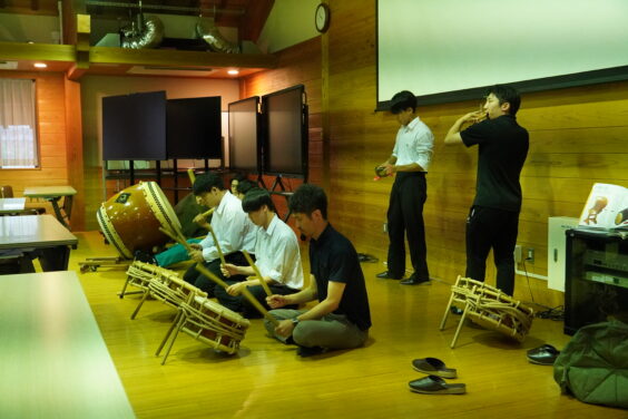 秩父屋台囃子を体験する様子2