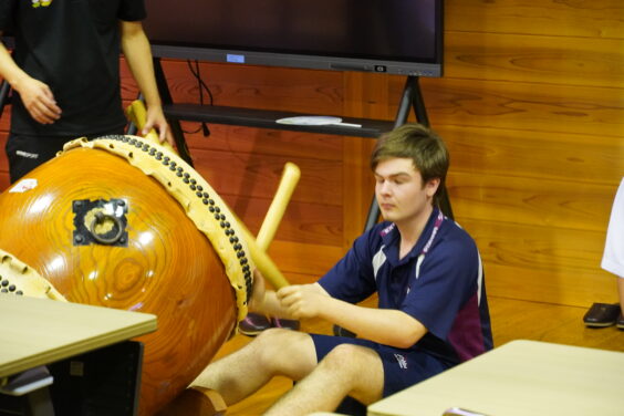 秩父屋台囃子を体験する様子7