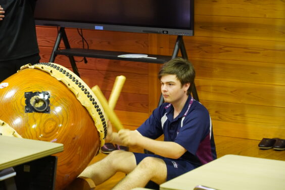 秩父屋台囃子を体験する様子8