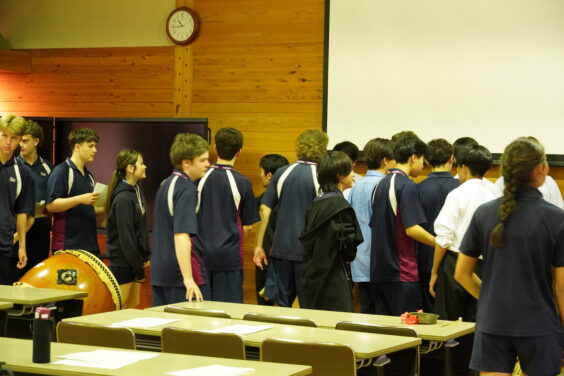 秩父屋台囃子を体験する様子10