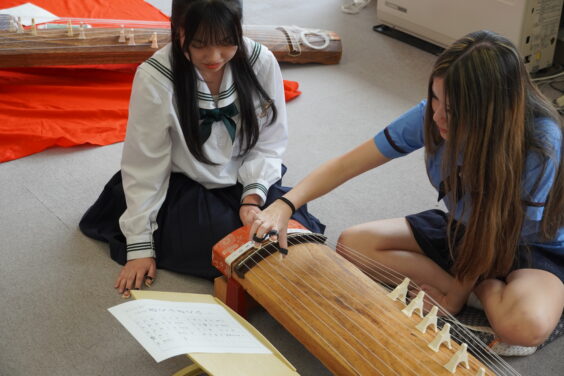 筝曲体験の様子2