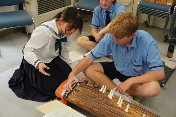 筝曲体験の様子4