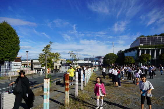 別れを惜しむ様子4